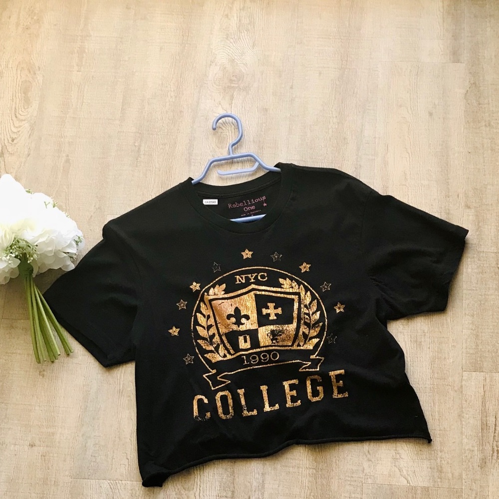 Rebellious One M Size Cropped Top NYC College